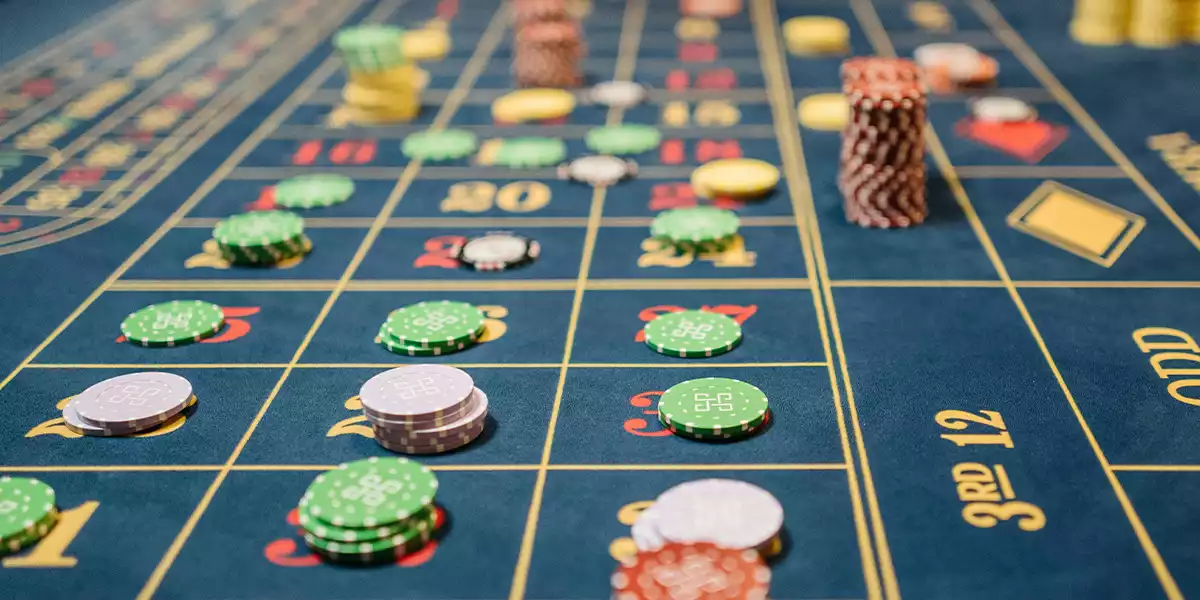 Gambling-chips-scattered-across-a-European-roulette-table