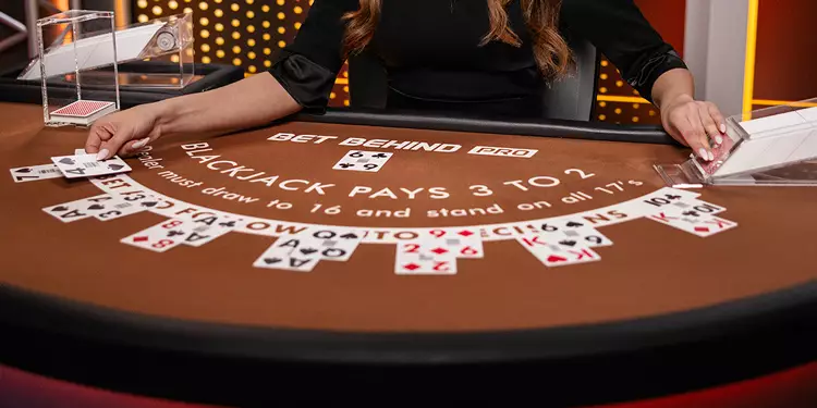 dealing-shoe-for-cards