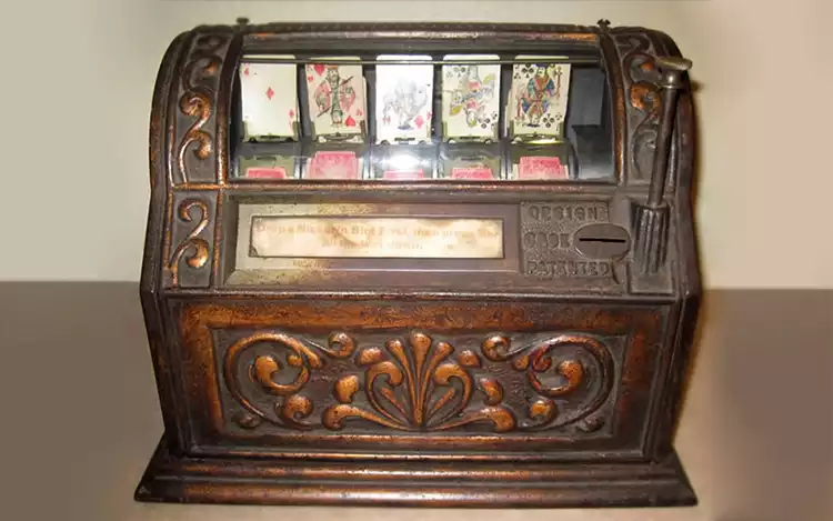 earliest slot machine
