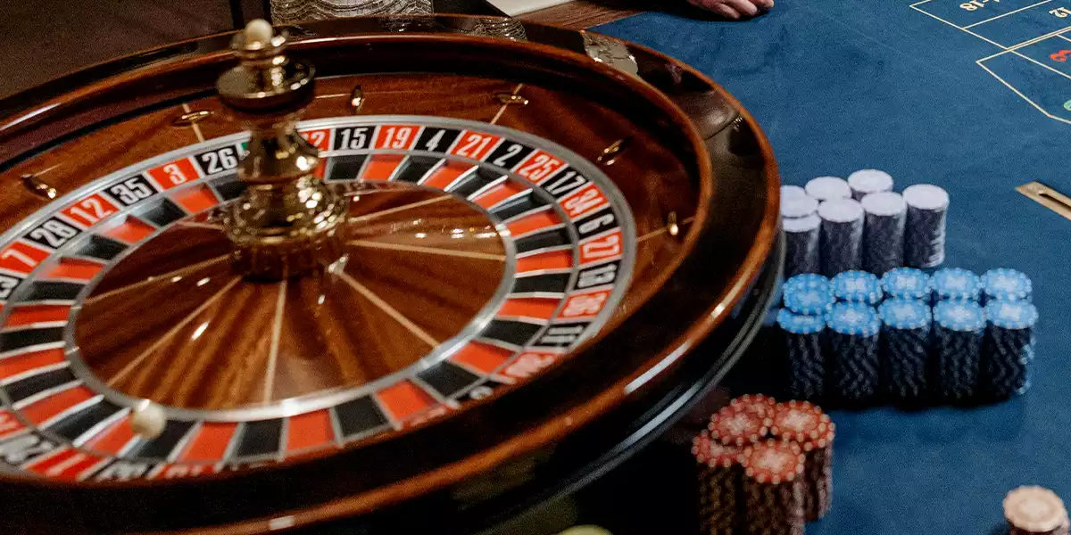 live roulette wheel with chips