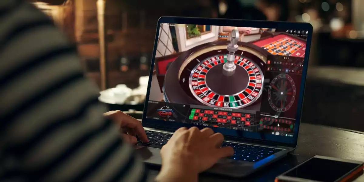  man playing online casino