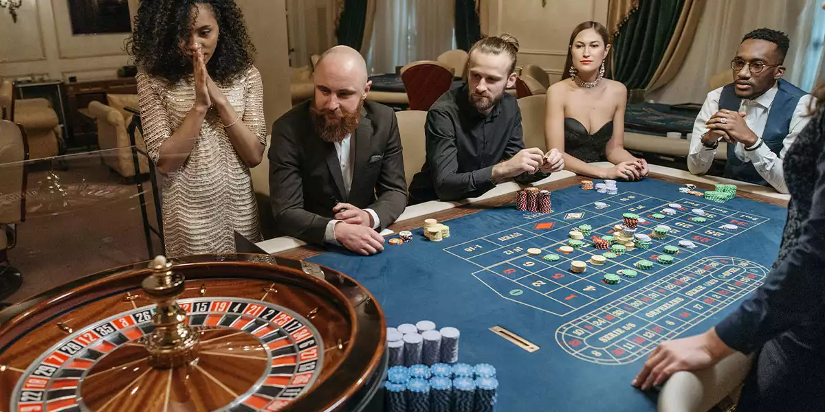 roulette gameplay with players and dealer