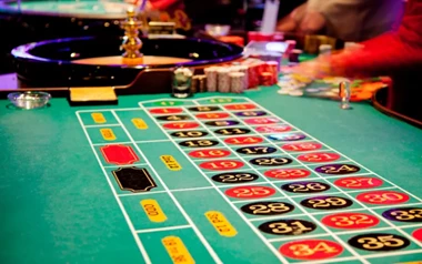 How Racetrack Betting Differs From Standard Roulette Bets