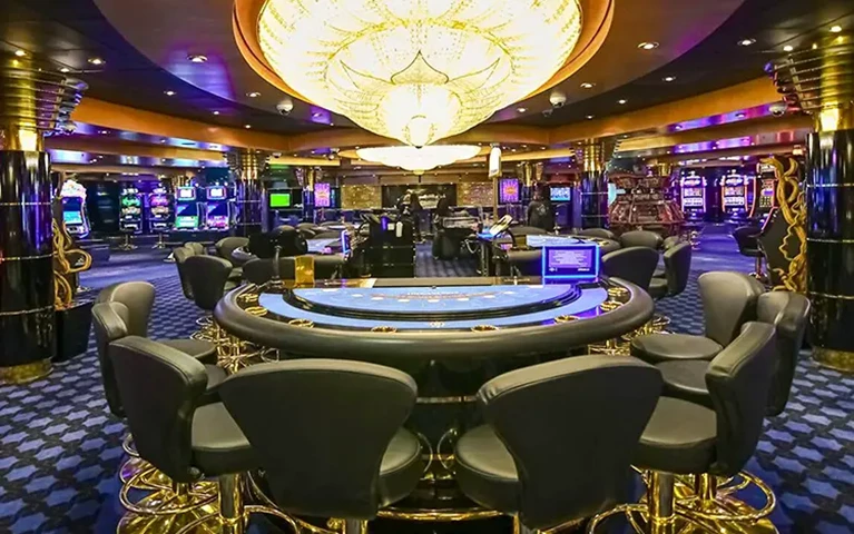 Inside the World_s Largest Cruise Ship Casino Experience