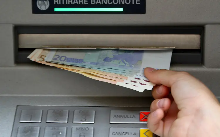 Are Withdrawals Available with Apple Pay