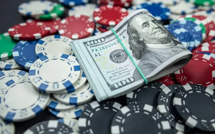 Chips vs Cash Why Casinos Prefer Tokens