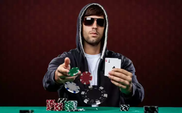 Criss Cross Your Way into a New Poker Variant!