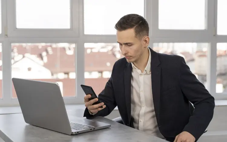 Environment and Behaviour Mobile vs Desktop Risk Factors