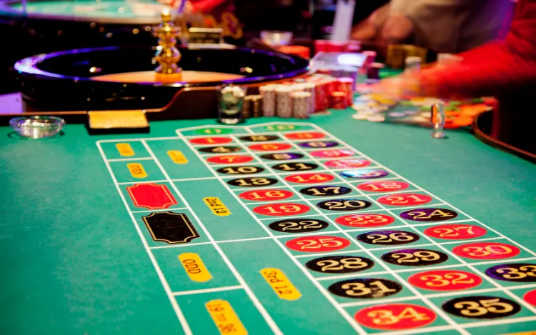 How Racetrack Betting Differs From Standard Roulette Bets