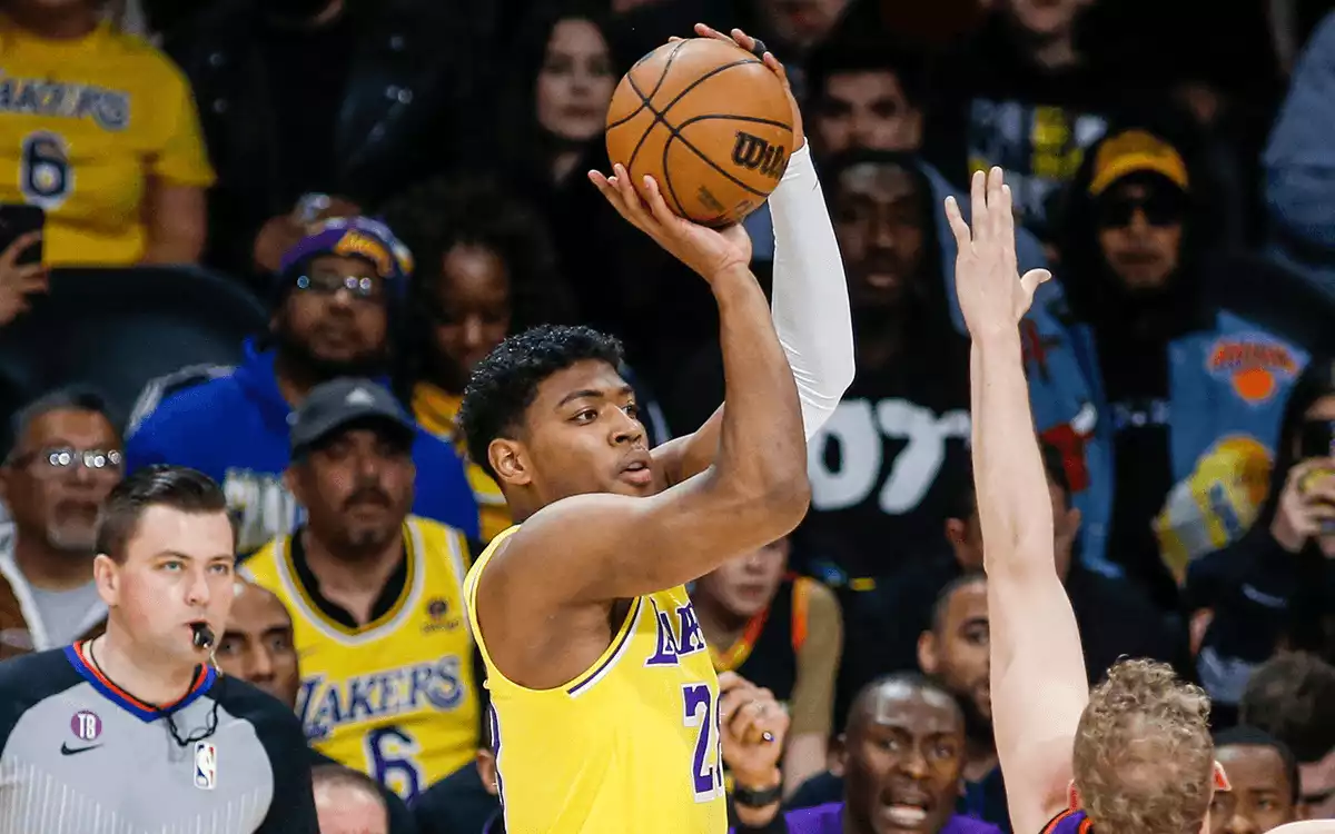 Lakers player taking a jumpshot