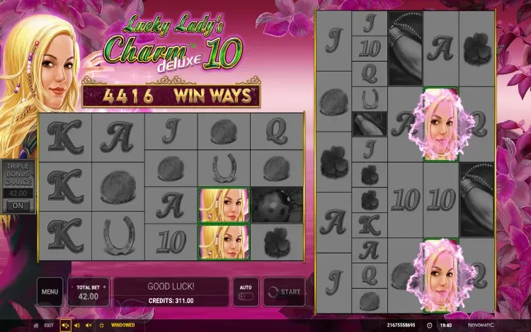 Lucky Ladys Charm Deluxe 10 - MIrrored Wilds Feature