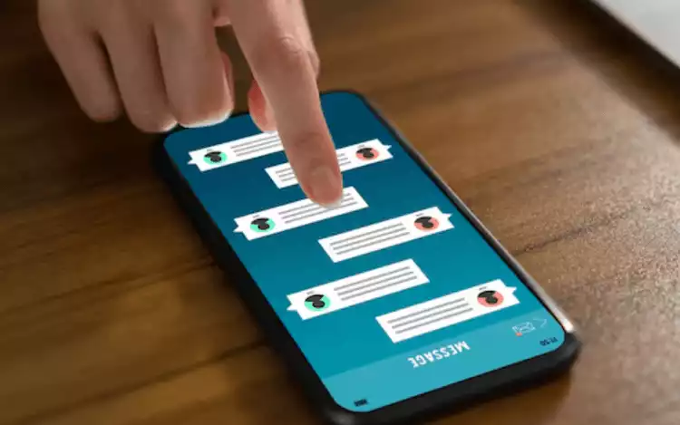 Mobile Integration of Social Features