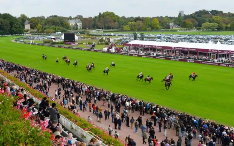 Prix de L'Arc de Triomphe event at Longchamps