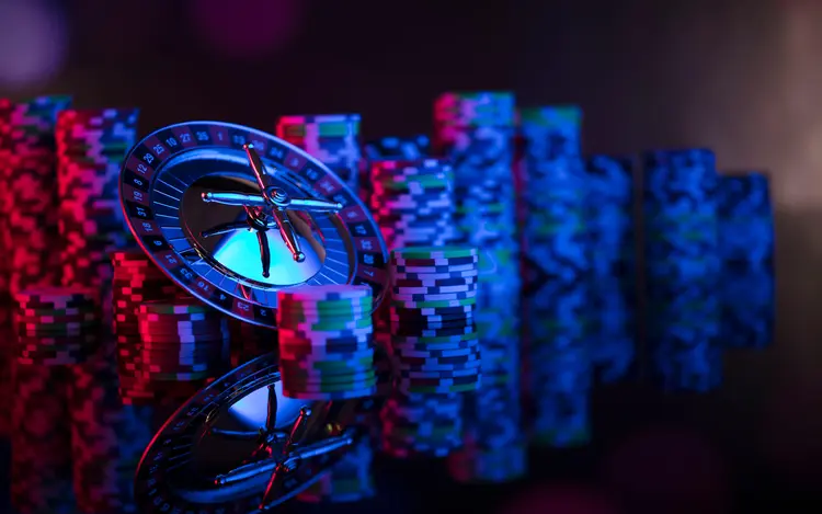 Roulette Wheel & Chips