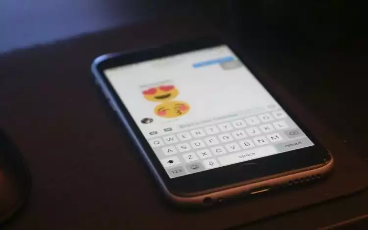 Social Layers Without the Noise