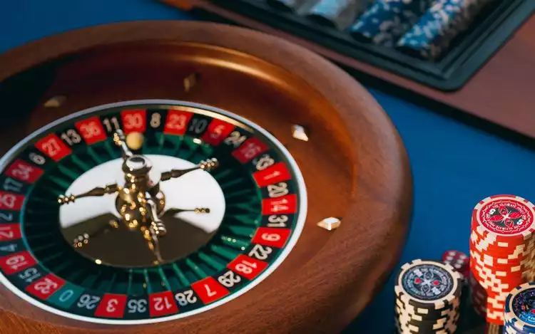 chips beside roulette wheel