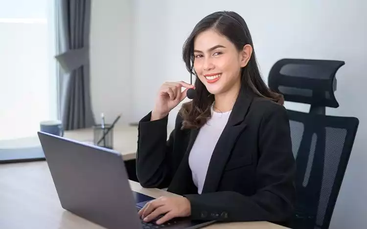 Woman in black long sleeve shirt using computer