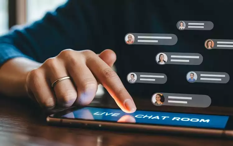 hand chatting with multiple people