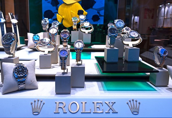Top 10 Luxury Watch Brands | Slingo