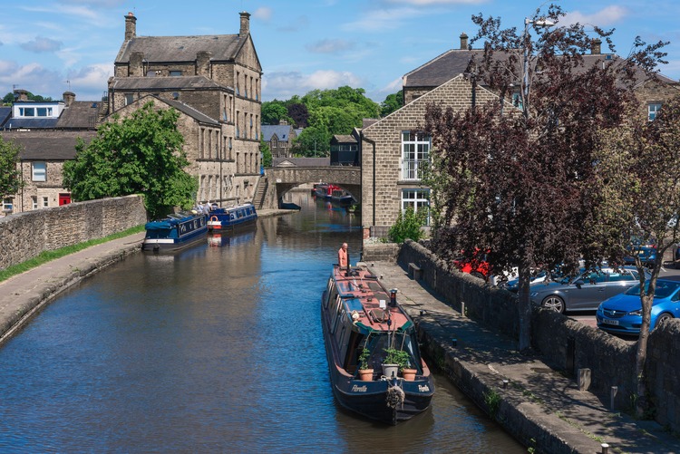 luxury-lodges-with-hot-tubs-in-yorkshire.jpg