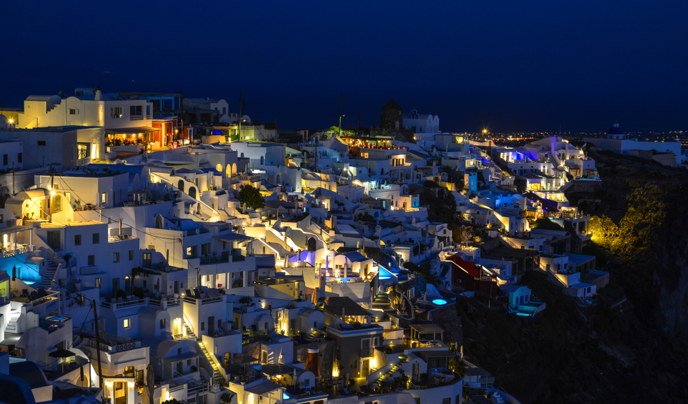 Santorini vs Mykonos